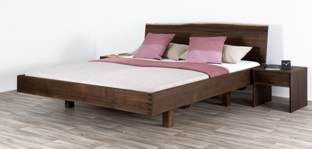 Bett LUIS in Eiche ger�uchert